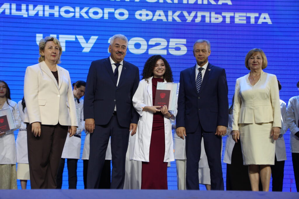 Торжественная церемония вручения диплома врача - выпускника медицинского факультета ЧГУ 2025 (Фоторепортаж)